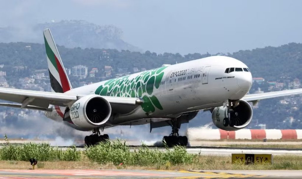 Emirates cắt giảm gần nửa triệu ghế bay trong tháng Sáu